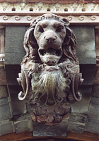 В Одессе, как и в Петербурге львы встречаются довольно часто.